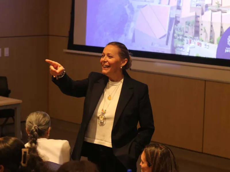 Egresados del programa de Enfermería podrán hacer prácticas y máster en España gracias a convenio con Quirónsalud